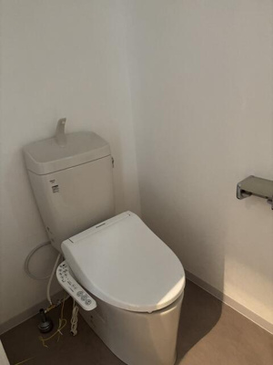 【トイレ】 | アルタ・インスラ | トイレには窓がついてます