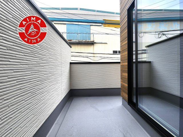 福岡市東区原田4丁目第3-3棟（3号棟）　のバルコニー|風をしっかりと感じられるバルコニーでは、毎日が洗濯日和です。広々としているので洗濯も楽しくなるでしょうし、気分転換にバルコニーからの眺めを楽しむのもいいでしょう。