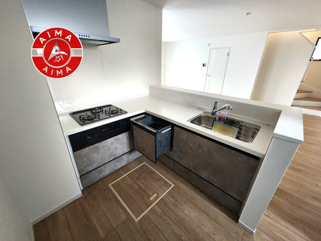 福岡市東区原田4丁目第3-3棟（3号棟）　のキッチン|ご家族を近くに感じられる対面キッチンのLDK。会話もはずみそうですね。