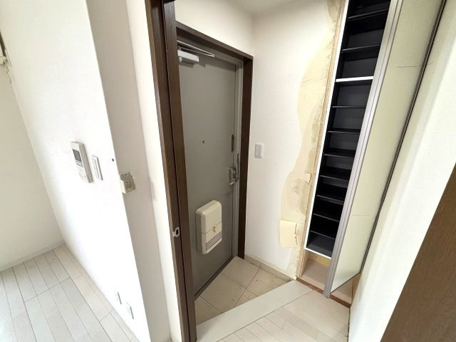 ラムール春日野道の玄関