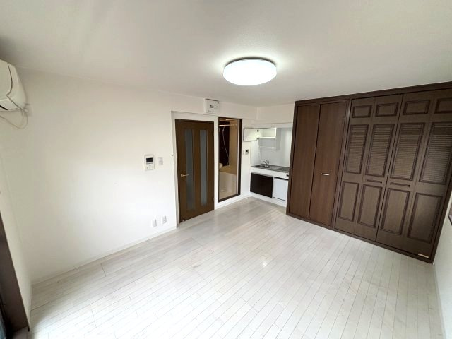 ラムール春日野道の居間・リビング