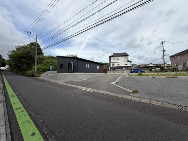 都城市五十町の新築一戸建の前面道路含む現地写真