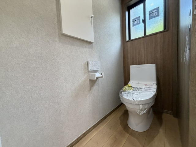 都城市五十町の新築一戸建のトイレ
