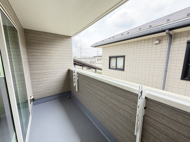 ハートフルタウン前橋市南町2丁目55番3　Ｂ号棟のバルコニー|人気のインナーバルコニーです♪急な雨でも洗濯物が濡れずに安心です！