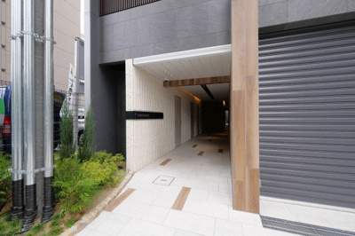 【エントランス】 | コンフォリア新梅田 | 落ち着いたエントランスです