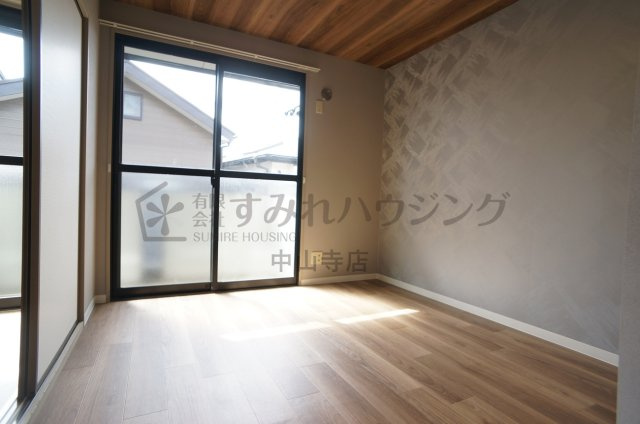 ネオフォレスト昆陽池の洋室