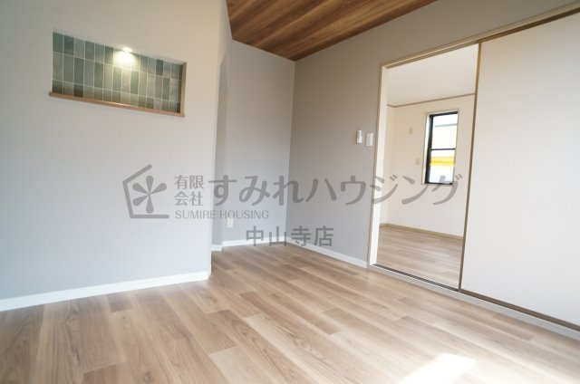 ネオフォレスト昆陽池の洋室