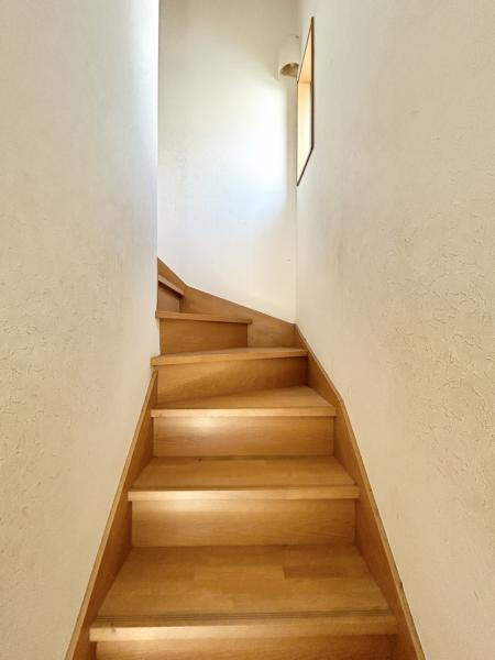 高知市西久万　中古一戸建てのその他|手すり付きで安心。 小さなお子様やご高齢の方にも優しい設計