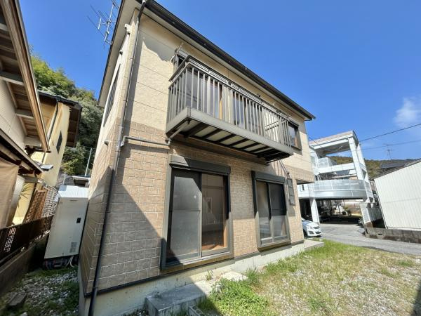 高知市西久万　中古一戸建ての外観|陽当たり良好な、バルコニー付きの邸宅