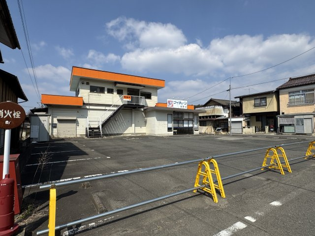 想定年間賃料　216万　想定利回り　10.9％　鉄骨造の外観