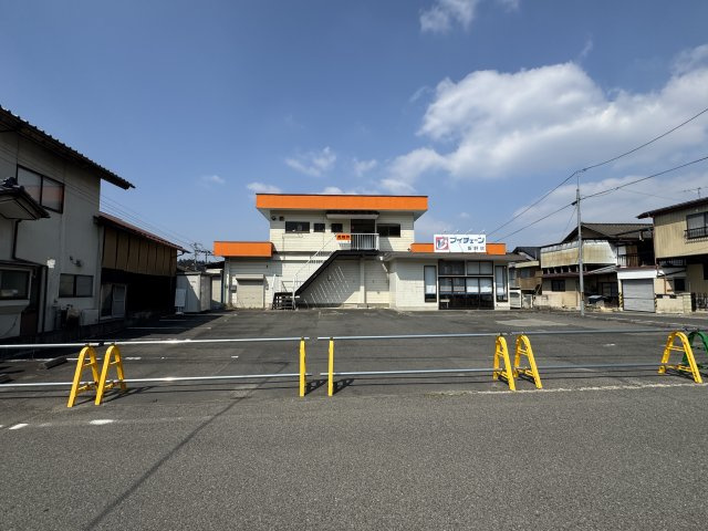 想定年間賃料　216万　想定利回り　10.9％　鉄骨造の外観
