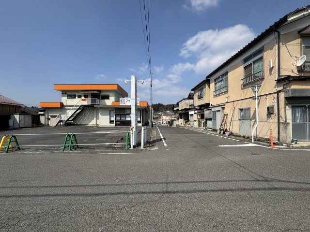 想定年間賃料　216万　想定利回り　10.9％　鉄骨造の外観