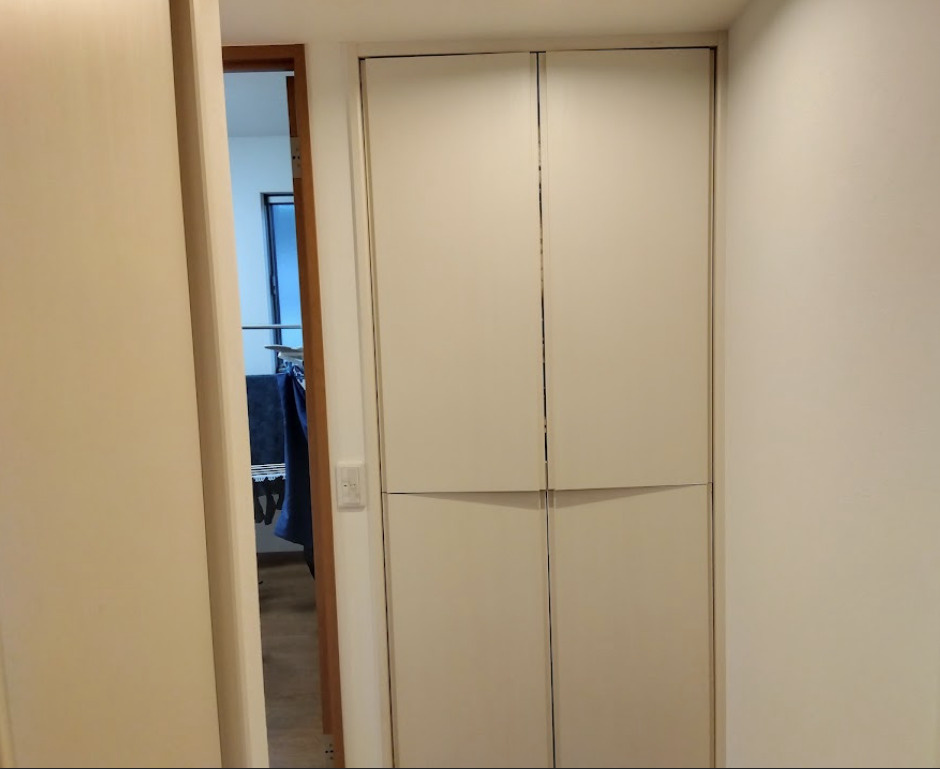 売中古戸建　三島市徳倉３丁目のその他共用部分|天井近くまである大容量の収納スペ－スです。扉を閉めれば壁のようにフラットになり、お部屋の雰囲気を壊さずスッキリと片付きます。日用品のストックや季節物の保管などマルチに活躍します。