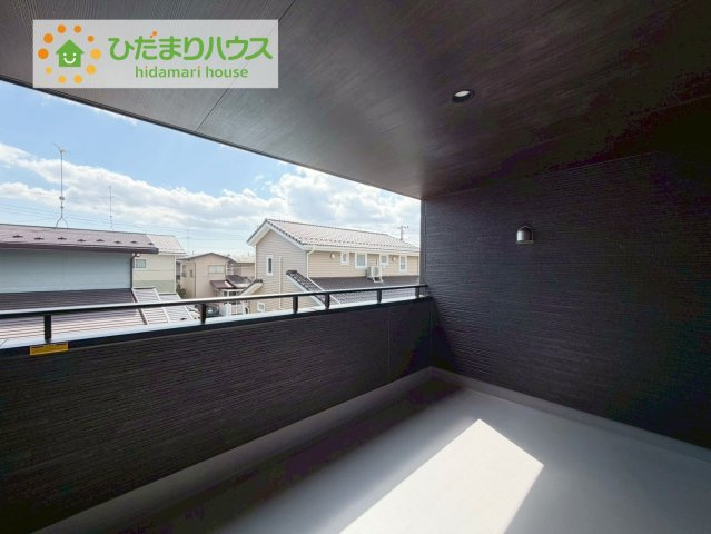 郡山市安積町南長久保1丁目　新築戸建　１号棟のバルコニー|広々としたバルコニーは、大量の洗濯物を干しても余裕！お布団だって、家族全員分をいっきに干せますね(^O^)