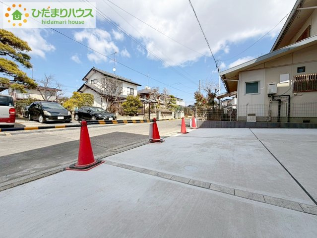 郡山市安積町南長久保1丁目　新築戸建　１号棟の駐車場|ゆったりとしたカースペースで、ファミリーカーや軽自動車もラクラク駐車出来ますね♪