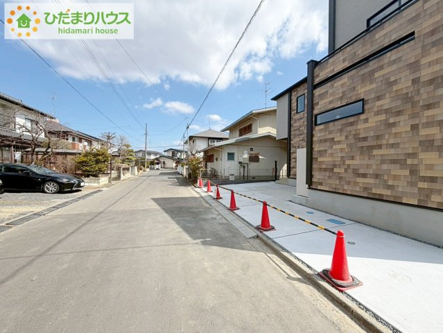 郡山市安積町南長久保1丁目　新築戸建　１号棟の前面道路含む現地写真|車使用時にも便利♪広めな前面道路。