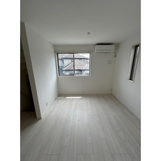 市川市稲荷木２丁目の一戸建ての居間・リビング
