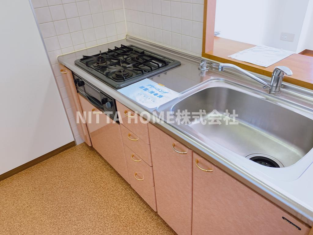 豊岡市今森の賃貸マンションのキッチン|３口ガスコンロ付きのカウンターキッチン★