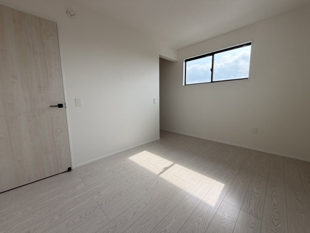 糟屋郡新宮町大字湊4期　1号棟の洋室