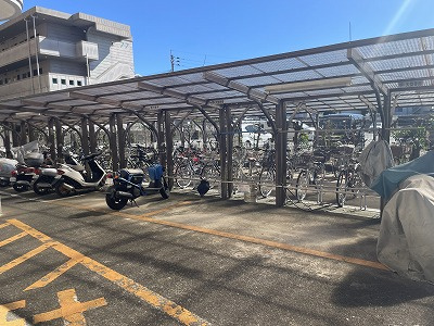 ロマネスク武蔵ケ丘のその他共用部分|大切な自転車やバイクを雨から守る屋根付きの駐輪場