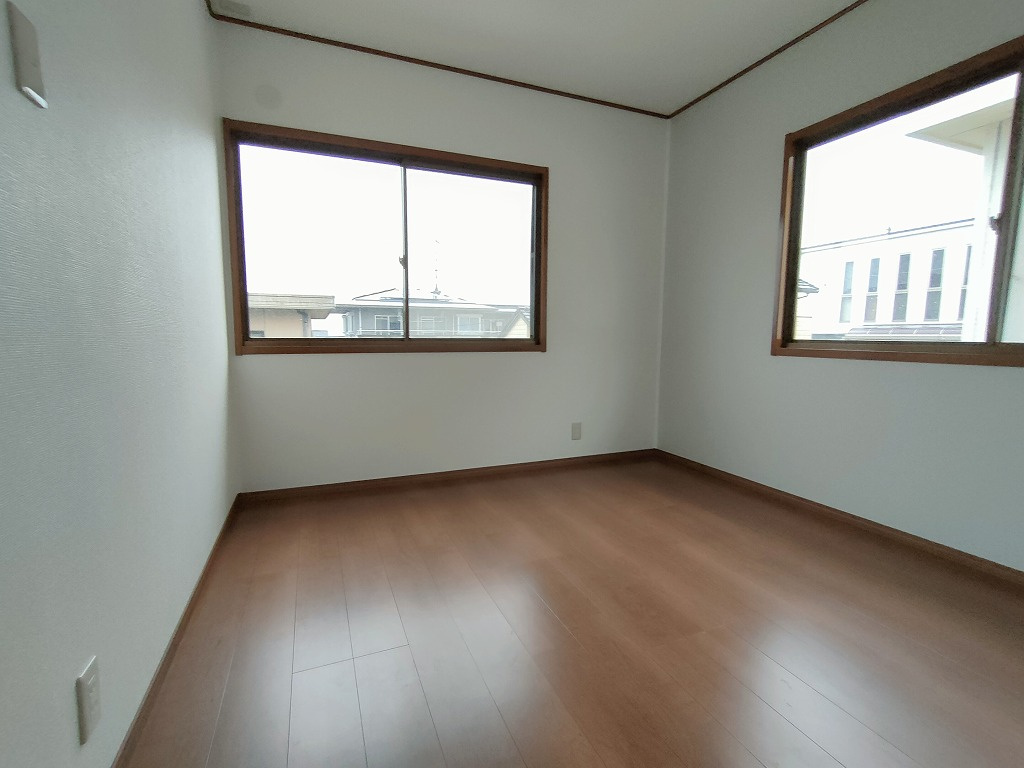 川中豊町二丁目リフォーム済物件の洋室