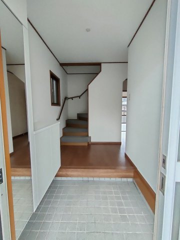 川中豊町二丁目リフォーム済物件の玄関