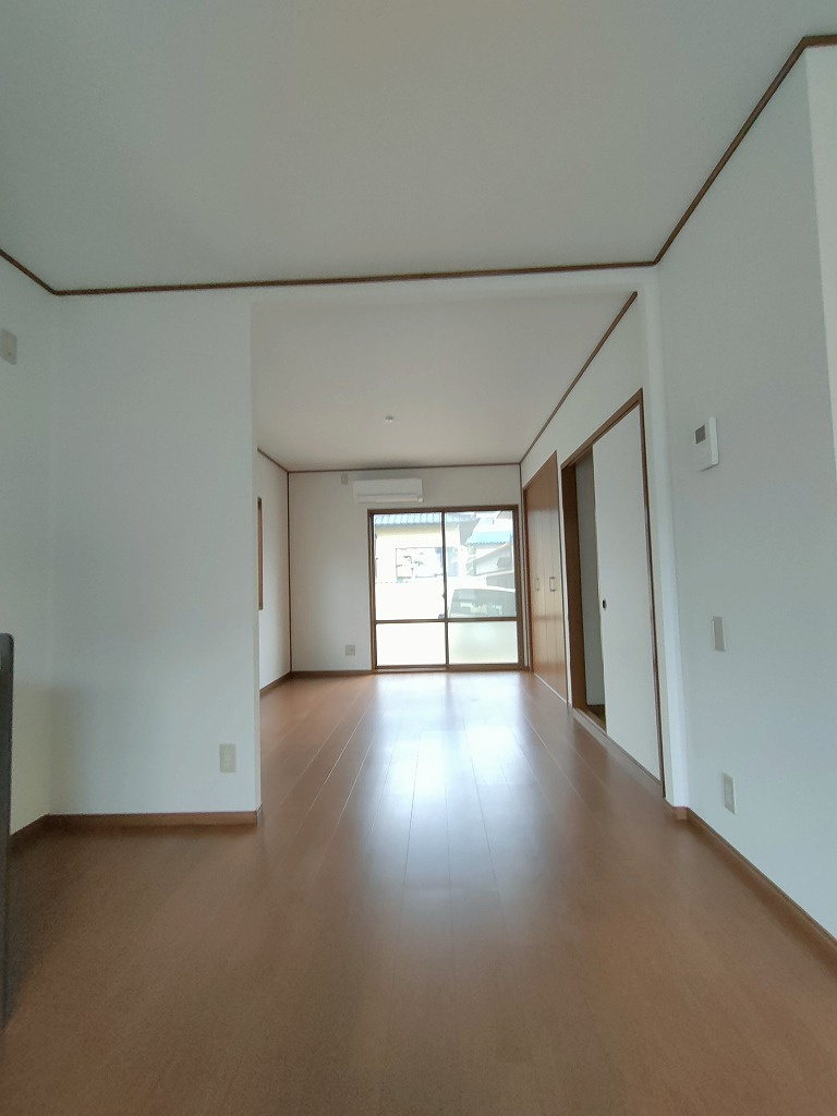 川中豊町二丁目リフォーム済物件の居間・リビング