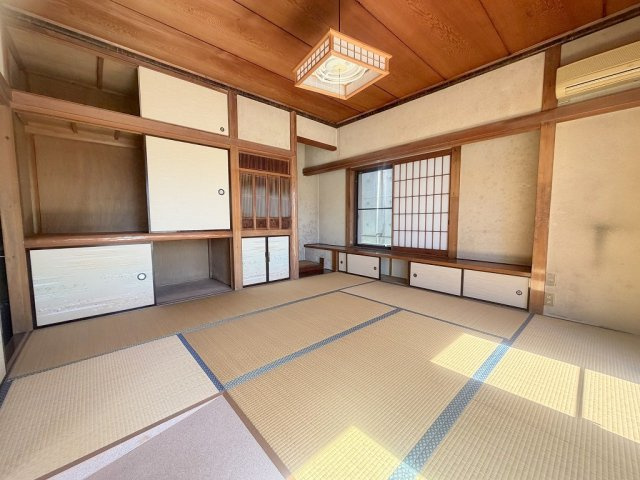 三郷市幸房　中古戸建　全1棟の和室|仏間や床の間、押入等収納充実な和室です
