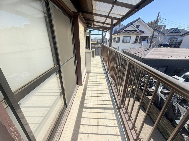 三郷市幸房　中古戸建　全1棟のバルコニー|南向きの日当たり良好なバルコニー