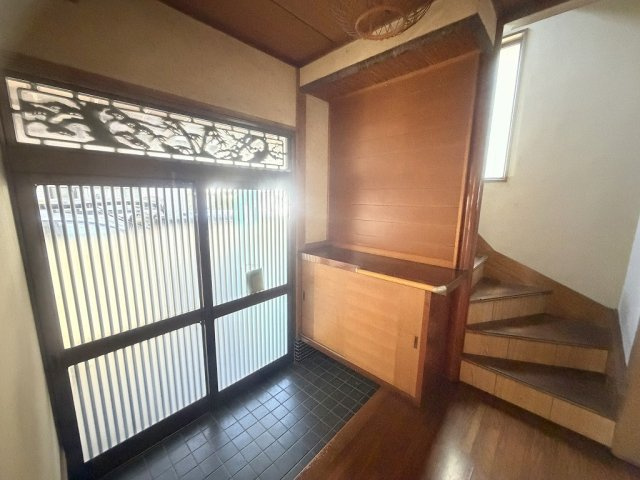 三郷市幸房　中古戸建　全1棟の玄関