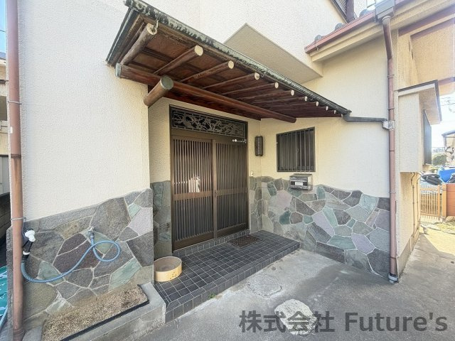 三郷市幸房　中古戸建　全1棟のエントランス|玄関前の写真です