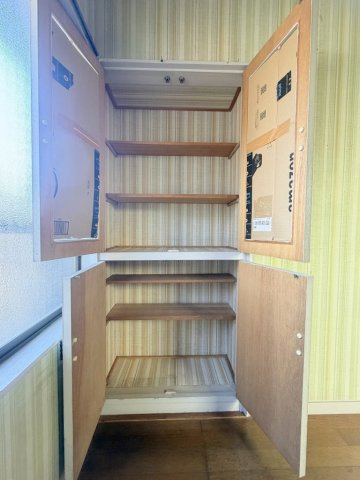 三郷市幸房　中古戸建　全1棟の収納|納戸の収納です