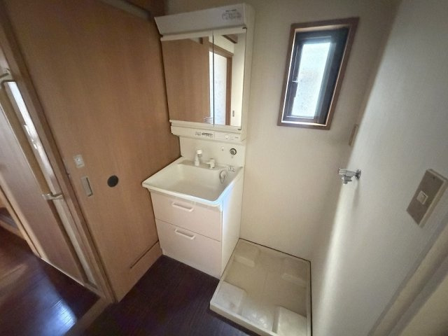 三郷市幸房　中古戸建　全1棟の独立洗面台|独立洗面脱衣所です