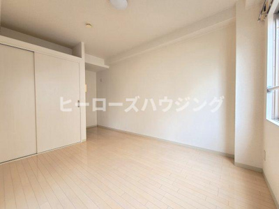 【居間・リビング】 | ウィステリア豊中本町 | ※同タイプの写真となり、実際のお部屋とは異なる場合があります