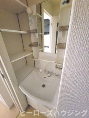 【洗面所】 | ウィステリア豊中本町 | ※同タイプの写真となり、実際のお部屋とは異なる場合があります