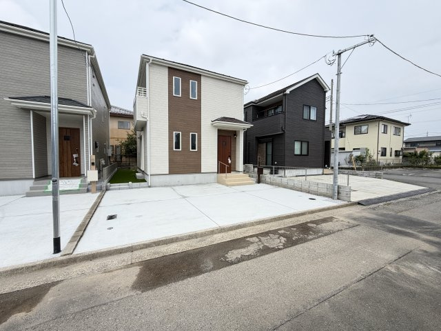 ハートフルタウン前橋市南町2丁目55番3　A号棟の駐車場|駐車場並列2～３台OKです！前面道路も広々しているので車の出し入れもしやすいですよ！