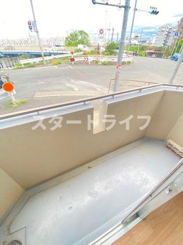 大阪市淀川区東三国３丁目の賃貸マンションのバルコニー