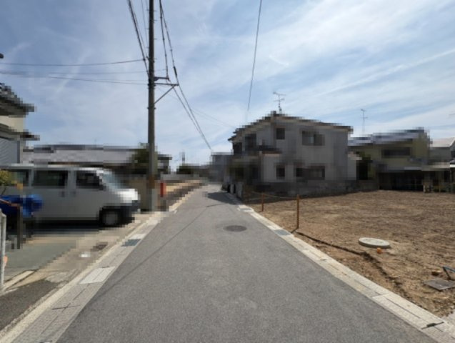向日市寺戸町新田2期1号地の前面道路含む現地写真|お車の駐車も安心の前道！
