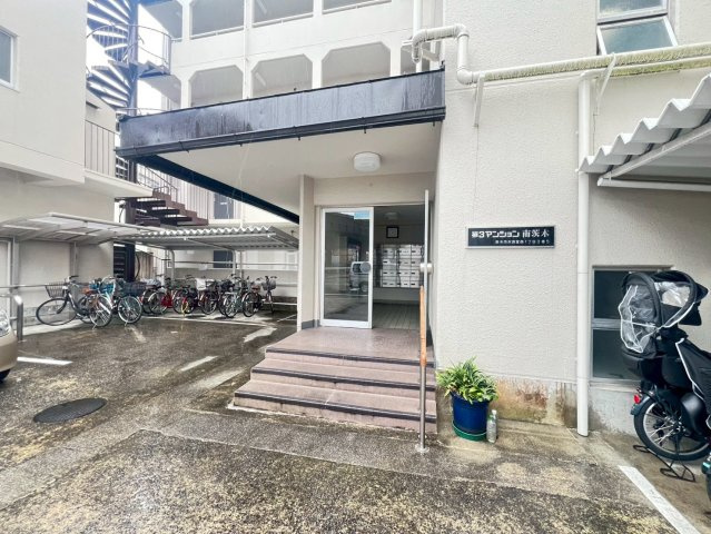 第3マンション南茨木のエントランス