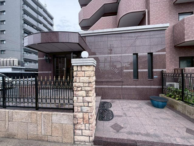フォンテーヌ神山のエントランス