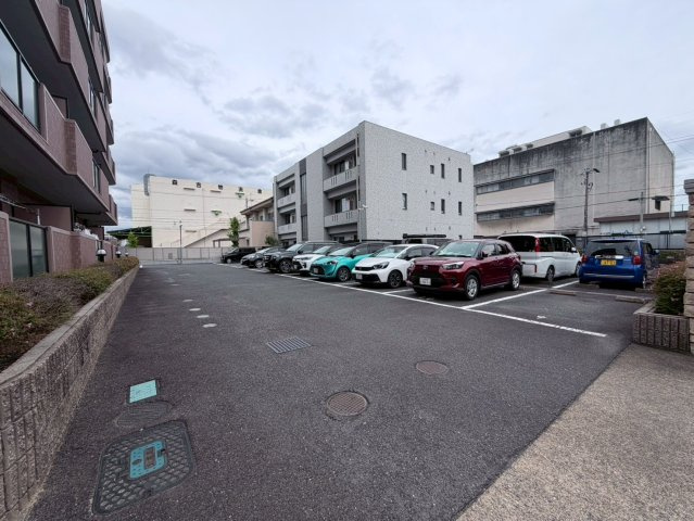 フォンテーヌ神山の駐車場