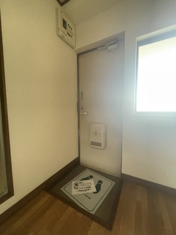 ハラダビルの玄関