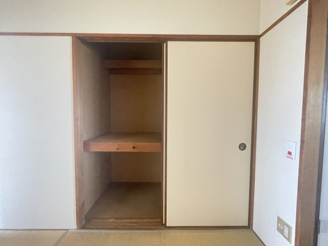 ハラダビルの内装