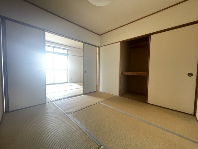 ハラダビルの内装