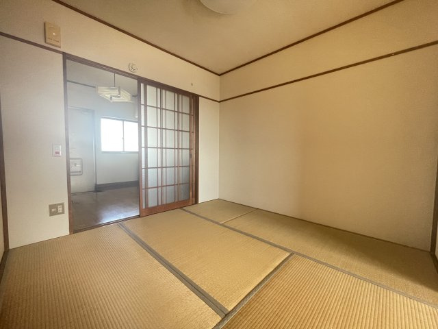 ハラダビルの内装