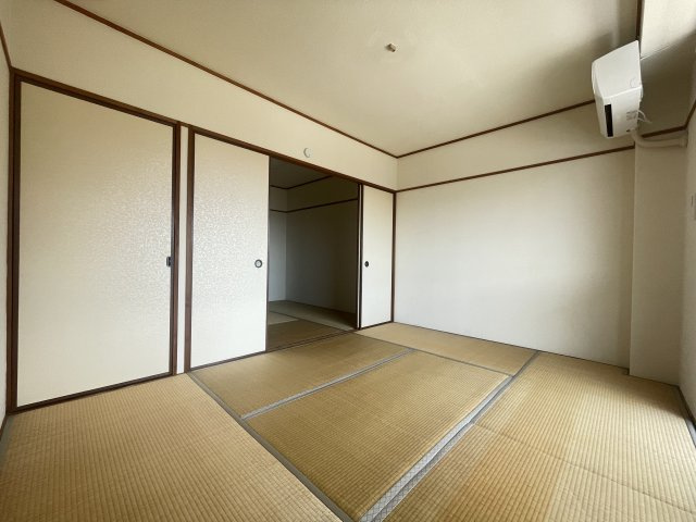 ハラダビルの内装