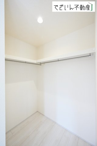 【収納】 | Livele Garden.S深谷市田所町 第3　新築住宅 | ≪2号棟≫各部屋に収納が充実しているから、片付けがラク。季節用品もすっきり収まり、生活感を隠せます。
現地(2026年6月撮影)