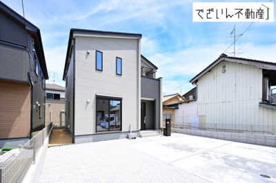 【外観】 | Livele Garden.S深谷市田所町 第3　新築住宅 | ≪2号棟≫南向きの穏やかな佇まいが、家族の新しい日常を優しく包み込む。静かな街並みに、安心して子育てできる環境が整っています。
現地(2026年6月撮影)