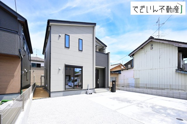 【外観】 | Livele Garden.S深谷市田所町 第3　新築住宅 | ≪2号棟≫南向きの穏やかな佇まいが、家族の新しい日常を優しく包み込む。静かな街並みに、安心して子育てできる環境が整っています。
現地(2026年6月撮影)