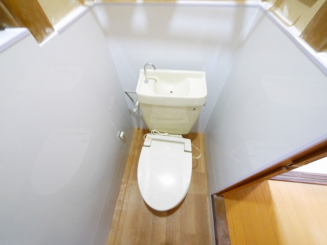 小泉町戸建のトイレ